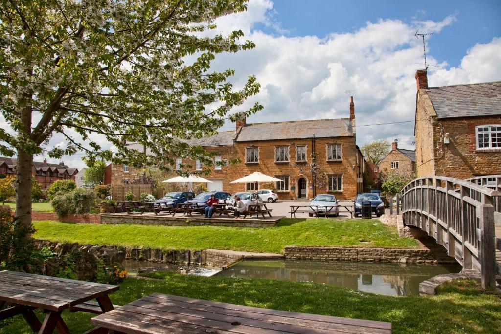The Nevill Arms Hotel Medbourne Bagian luar foto